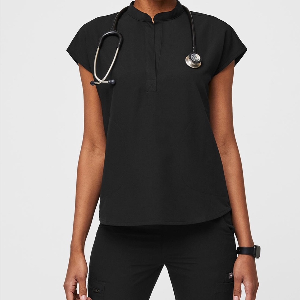 Woman’s figs black scrub top